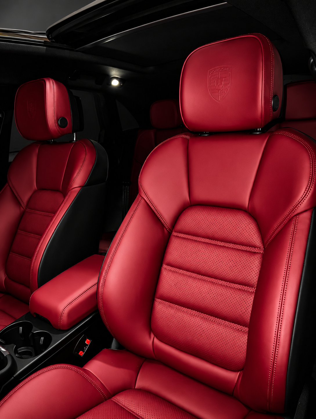 Porsche Macan T 2025 — Intérieur cuir rouge